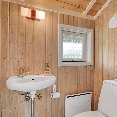 Semesterbostad Emili - 300m From The Sea By Interhome