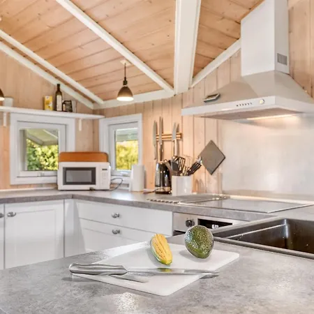 Emili - 300m From The Sea By Interhome