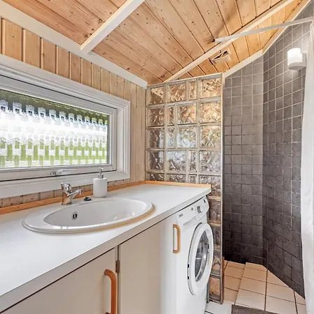 Semesterbostad Emili - 300m From The Sea By Interhome *