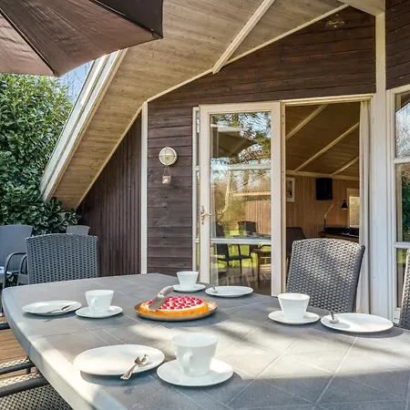 Semesterbostad Emili - 300m From The Sea By Interhome