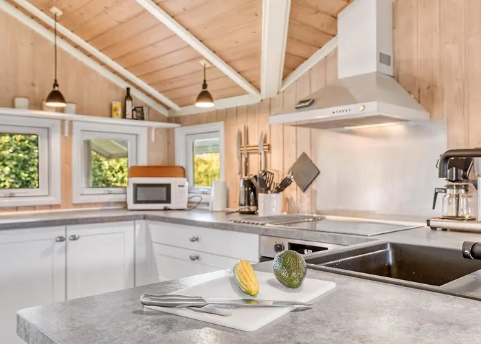 Emili - 300m From The Sea By Interhome