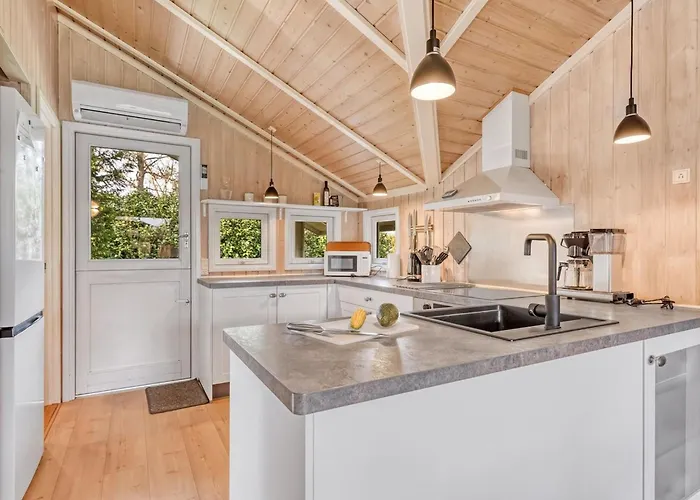 Emili - 300m From The Sea By Interhome